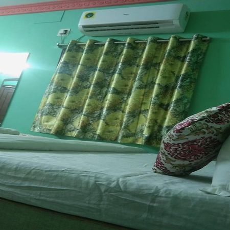 오요 72817 팰리스 인 호텔 Jādabpur 외부 사진