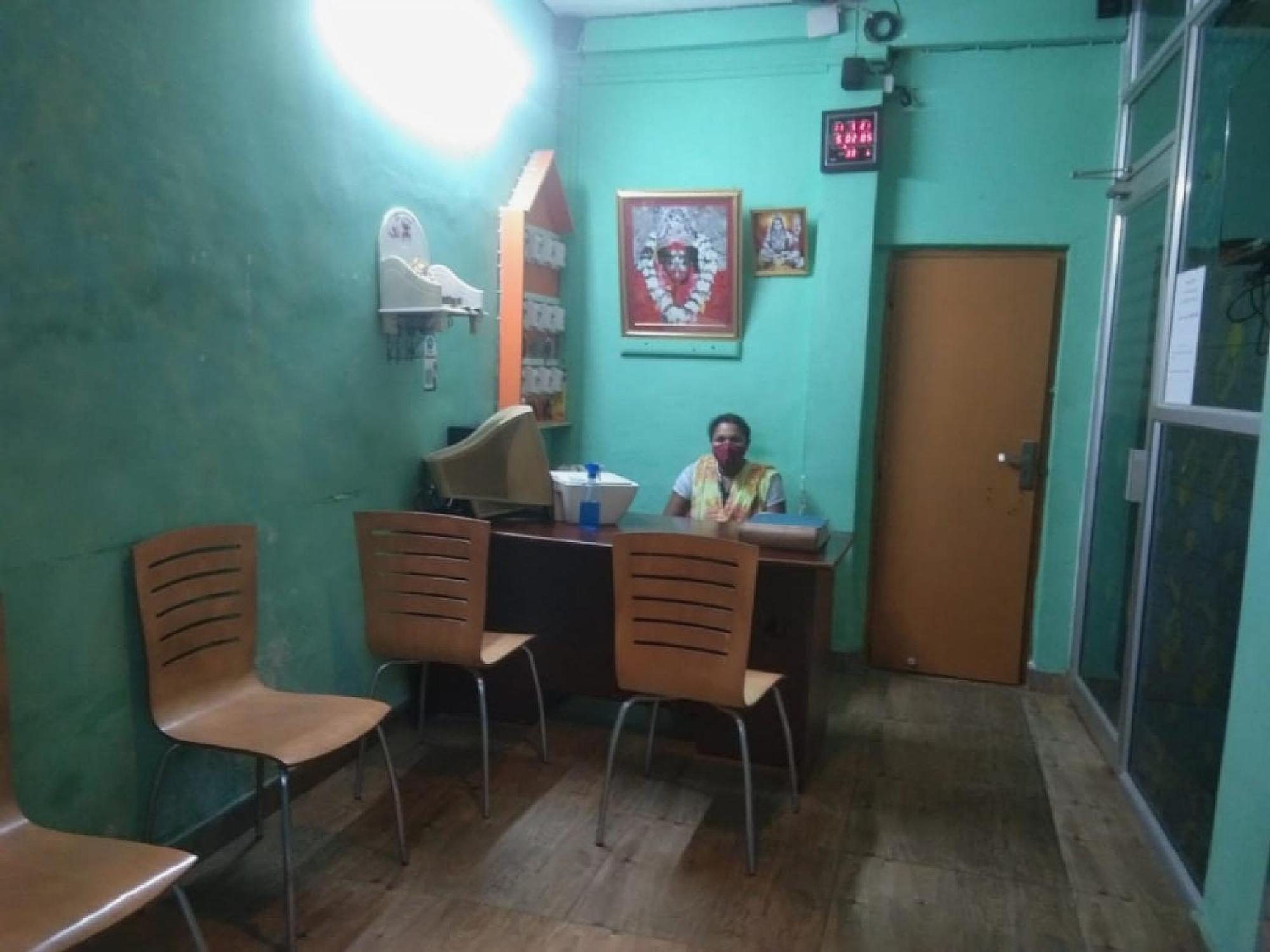 오요 72817 팰리스 인 호텔 Jādabpur 외부 사진